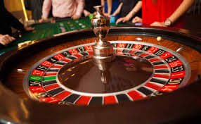 Texas Poker table interface showing hole cards and community cards on trxtoto